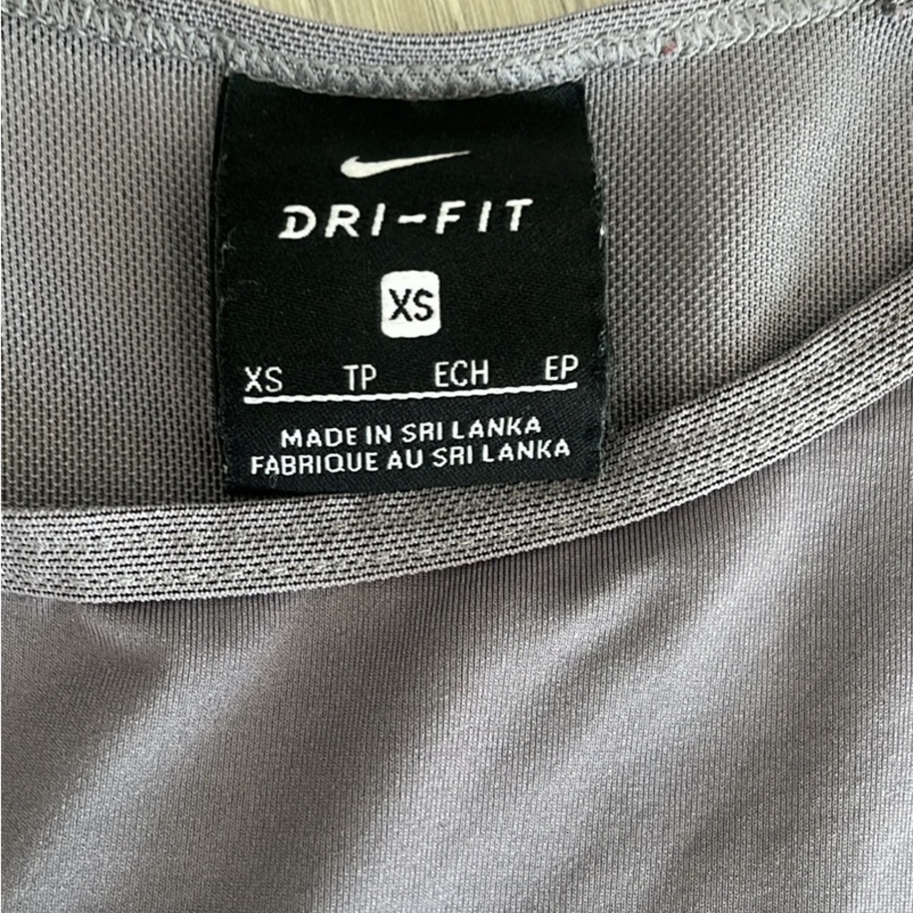 Nike Dri-FIT XS Gray Top - Picture 4 of 4